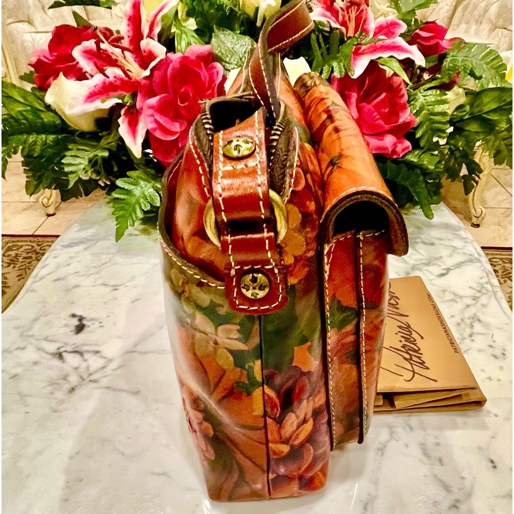 Patricia Nash Avelino Crossbody purse. - Picture 8 of 14